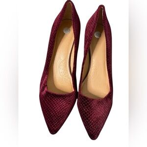 NWOT DB Quilted Velvet Heels with Textured Pattern